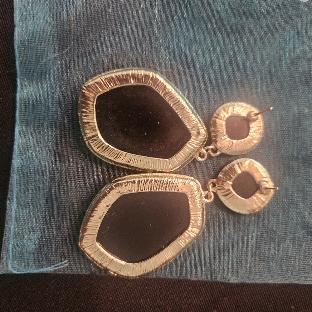 NWOT Black DRUZY Stone With Gold Frame Dangle Earrings - Picture 2 of 2